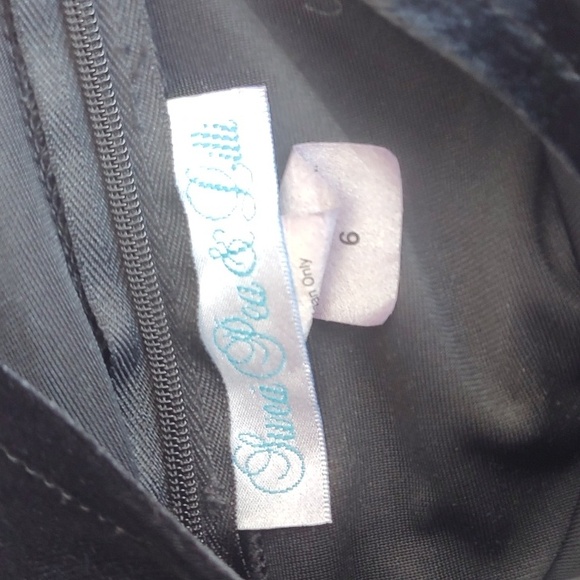 BLACK &. WHITE DRESS - Picture 10 of 11